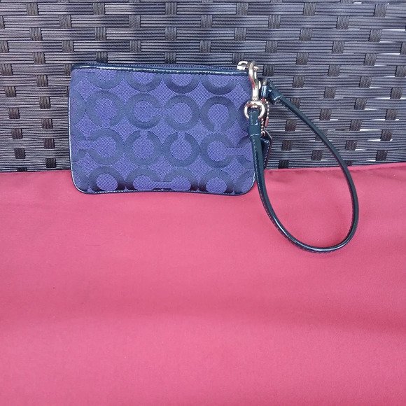 Coach Poppy Glam Navy and Silver Wristlet. 🔥🔥🔥🔥 - Picture 6 of 7